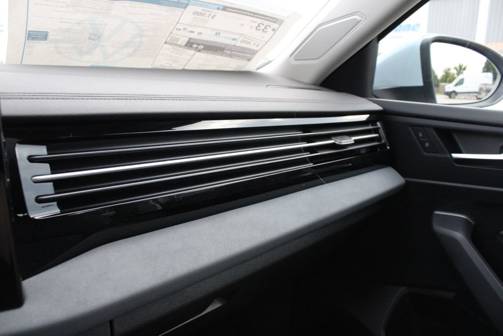 New 2027 Volkswagen Jetta SE FWD image 20