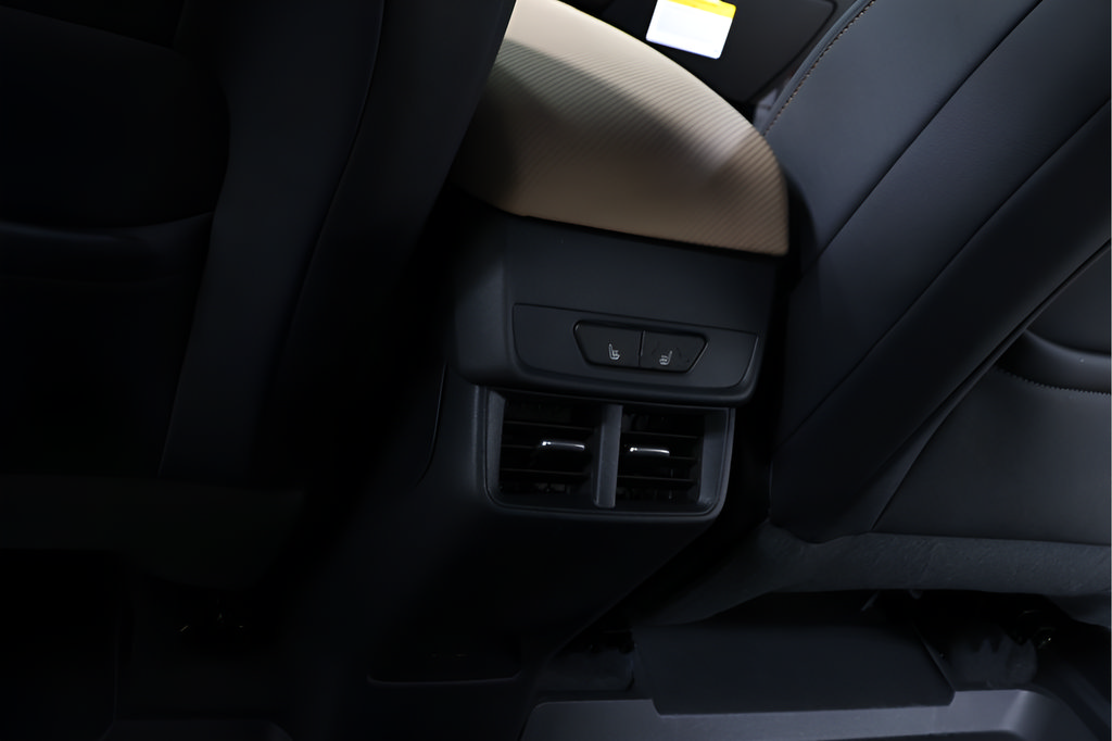 New 2027 Chevrolet Equinox ACTIV w/ Convenience Package III AWD/4WD image 26