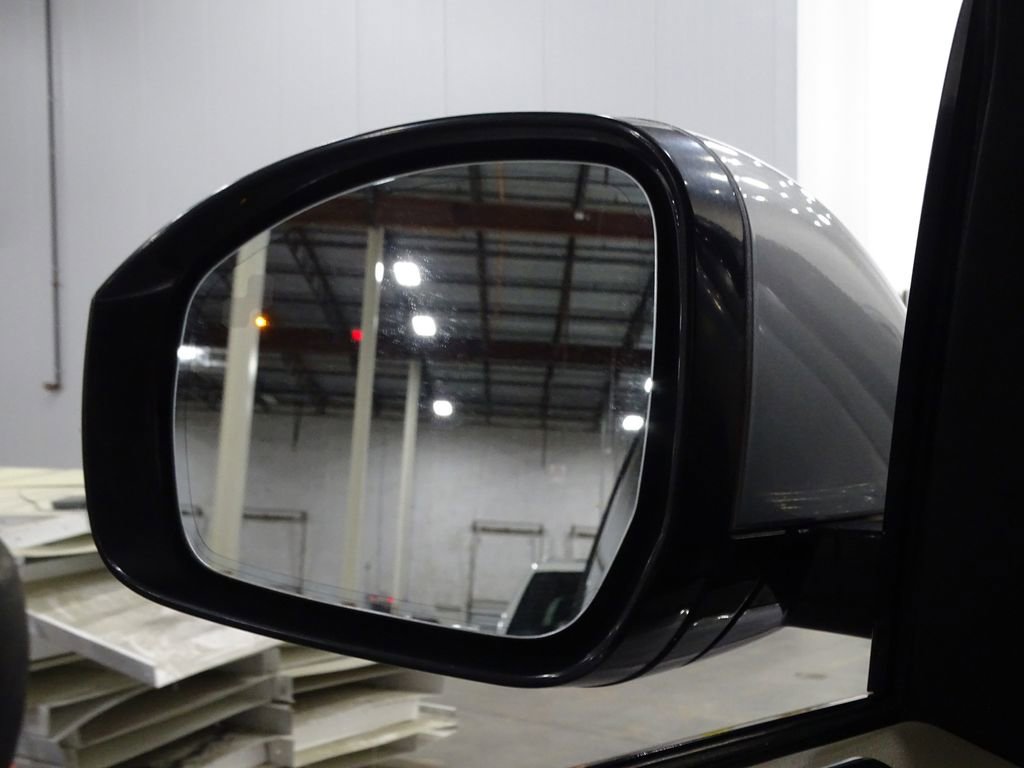 Used 2018 Land Rover Range Rover Sport SE image 40