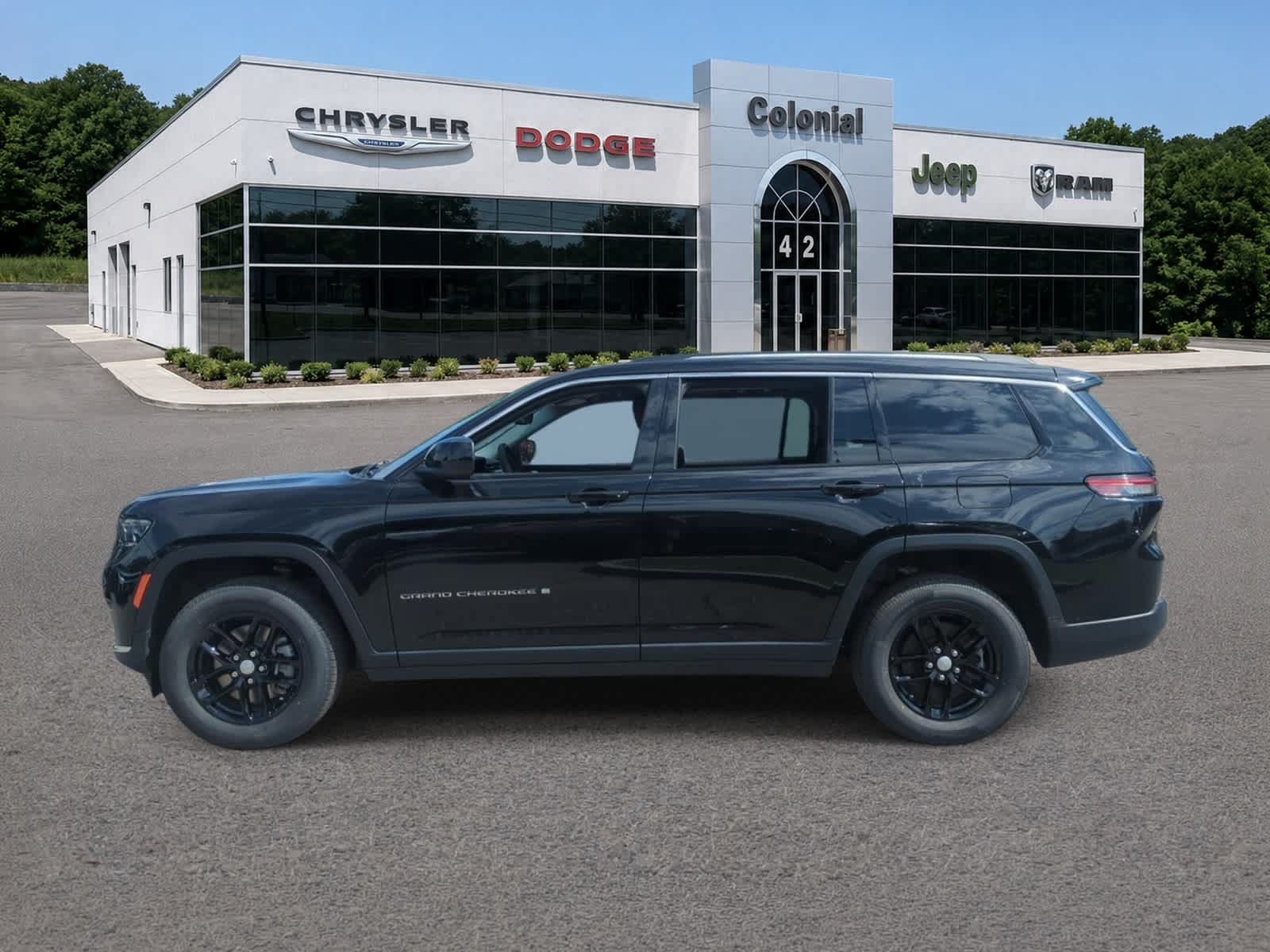 Used 2023 Jeep Grand Cherokee L Laredo AWD/4WD image 3