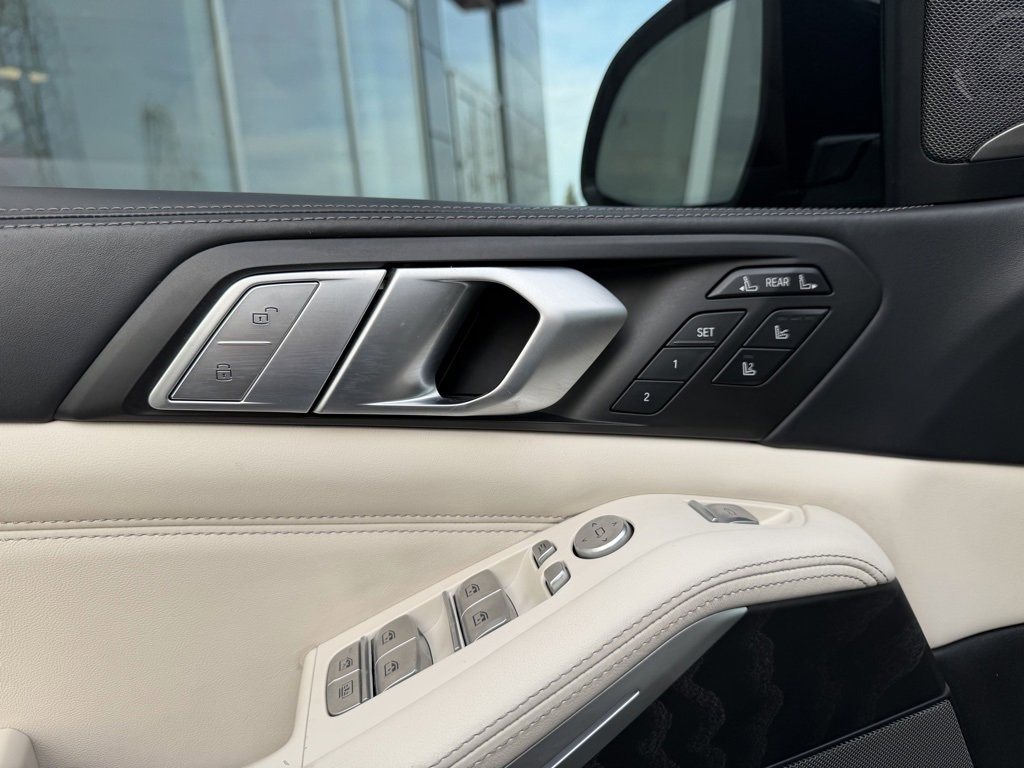 Used 2021 BMW X7 xDrive40i w/ M Sport Package image 12