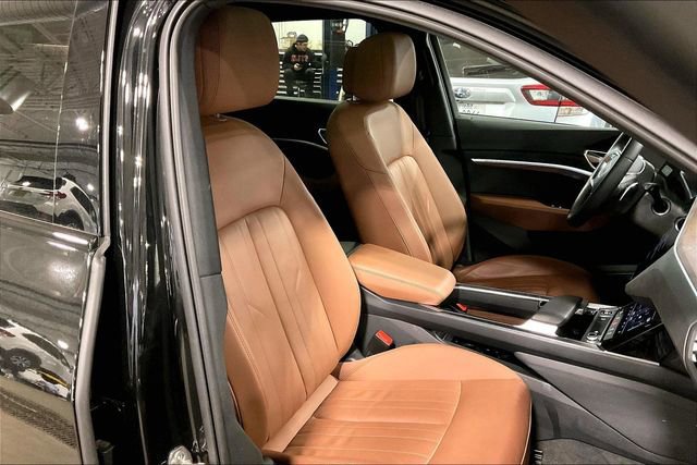 Used 2023 Audi e-tron Premium w/ Convenience Plus Package image 7