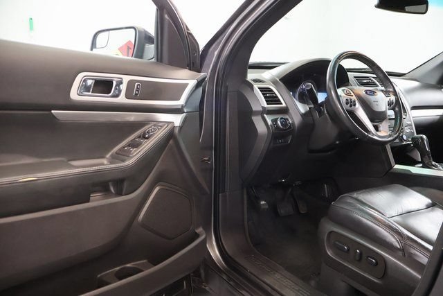 Used 2015 Ford Explorer XLT w/ Equipment Group 202A AWD/4WD image 10
