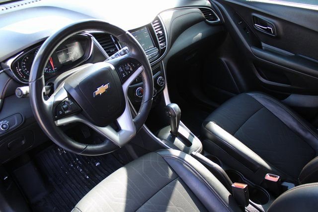 Used 2022 Chevrolet Trax LT w/ LT Convenience Package image 2