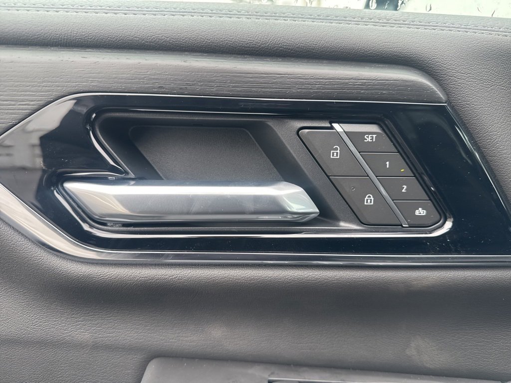 New 2026 GMC Yukon Denali w/ Sun & Power Step Package image 24