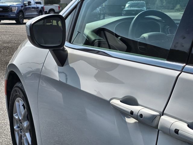 Used 2023 Chrysler Voyager LX image 11