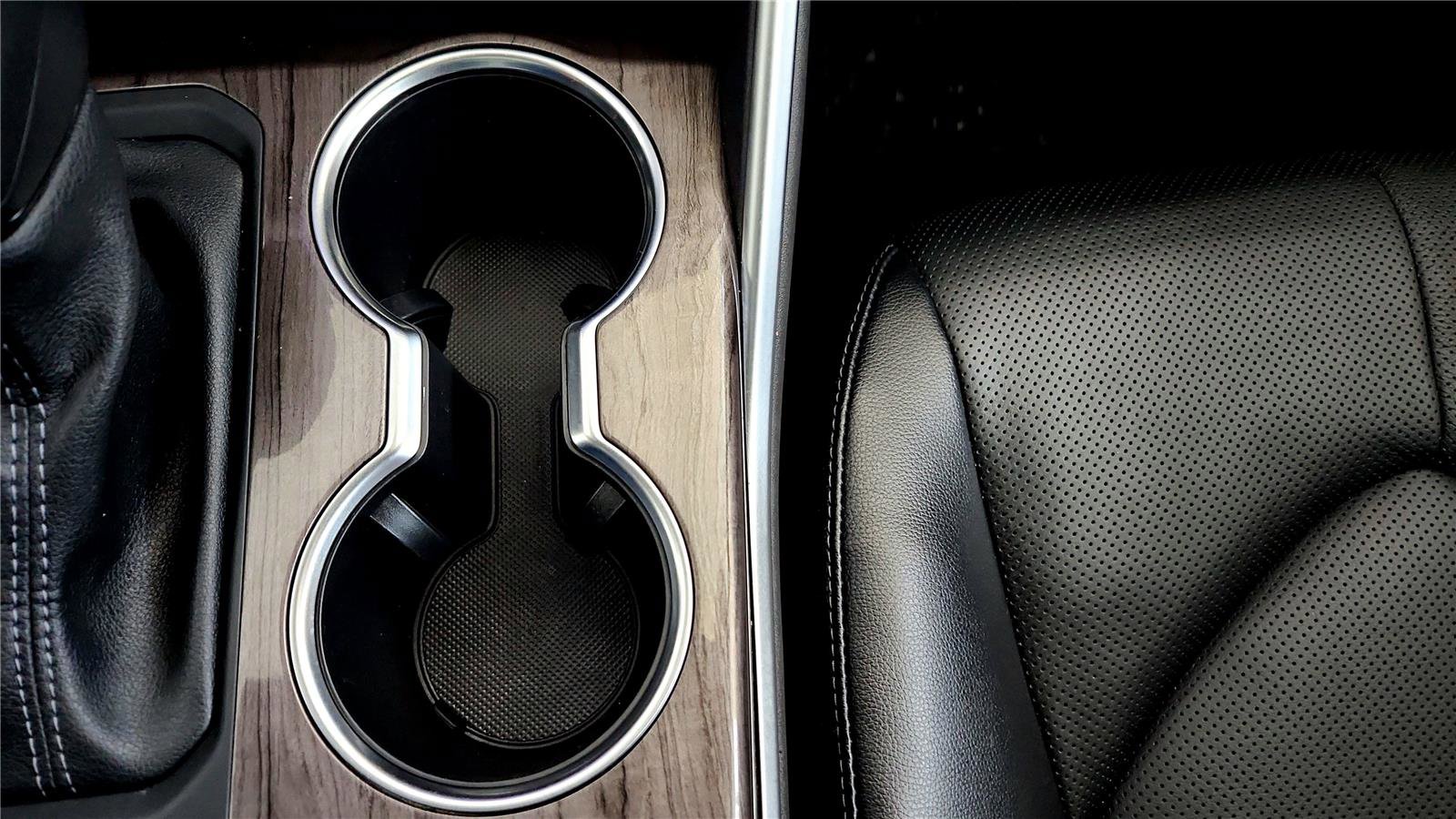 Certified 2025 Toyota Highlander Platinum image 35