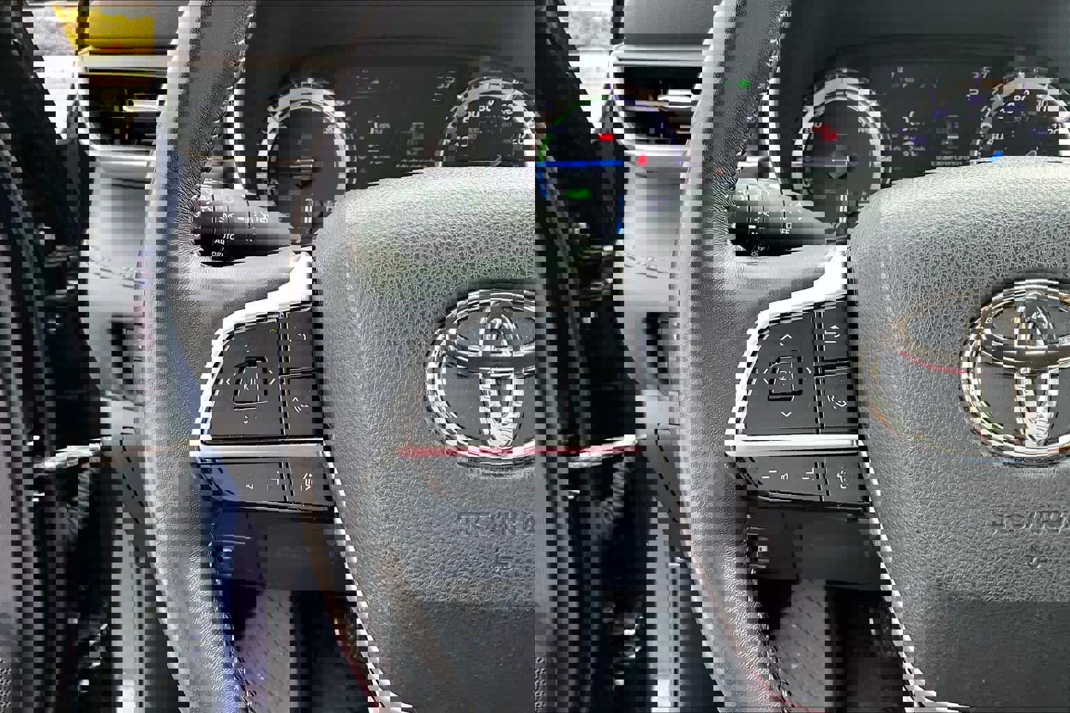 Used 2022 Toyota Highlander XLE AWD/4WD image 24