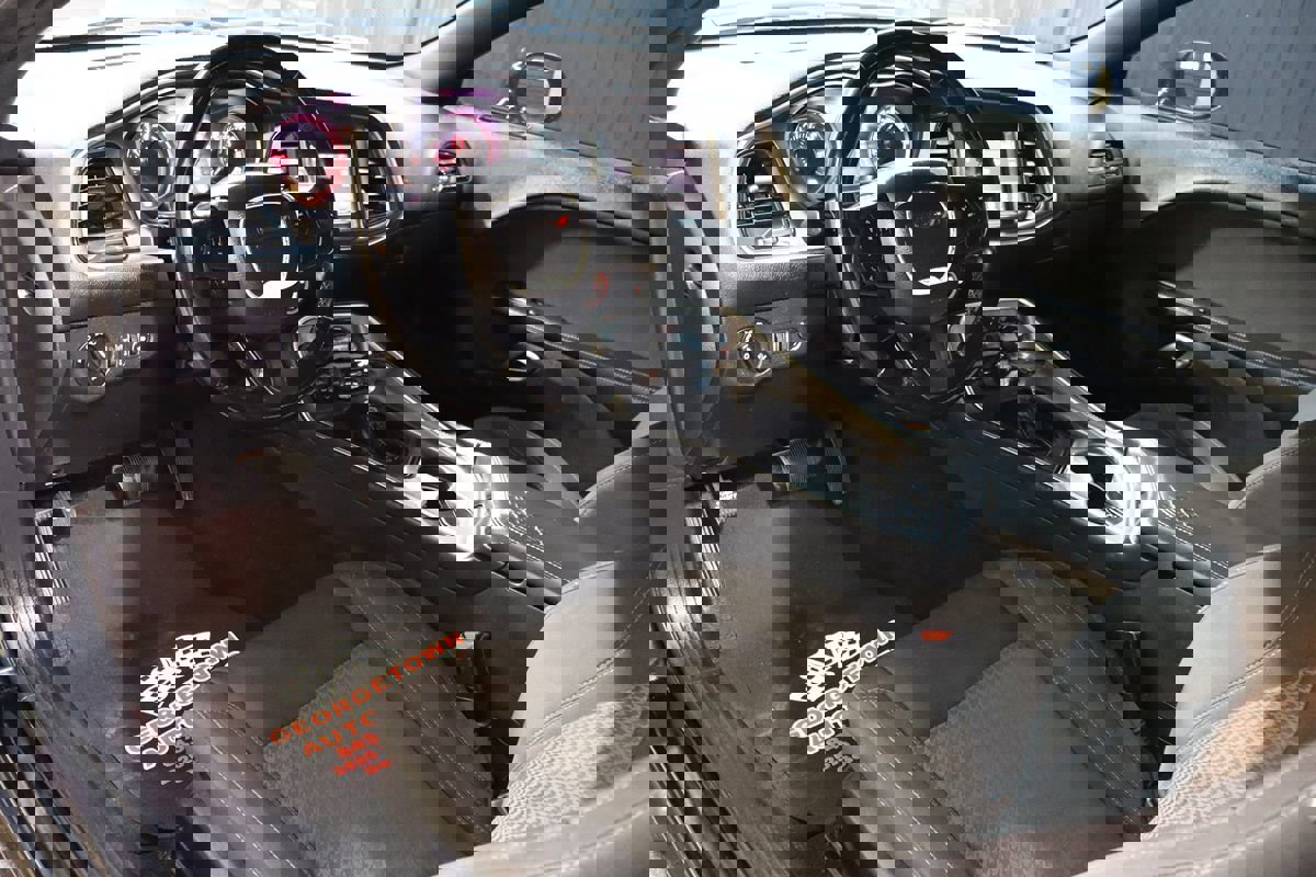 Used 2020 Dodge Challenger SXT w/ Driver Convenience Group image 32