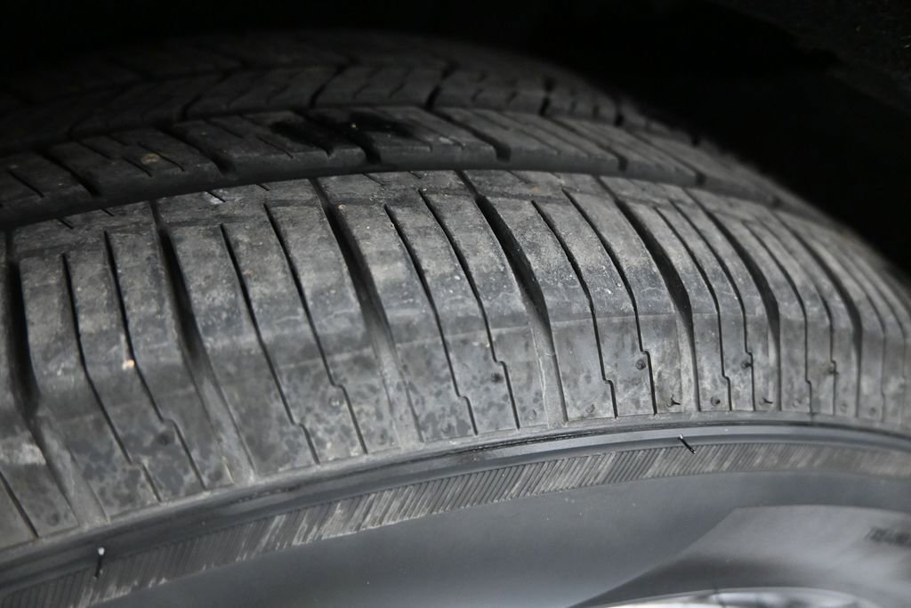 Used 2023 Chrysler Pacifica Touring-L FWD image 31