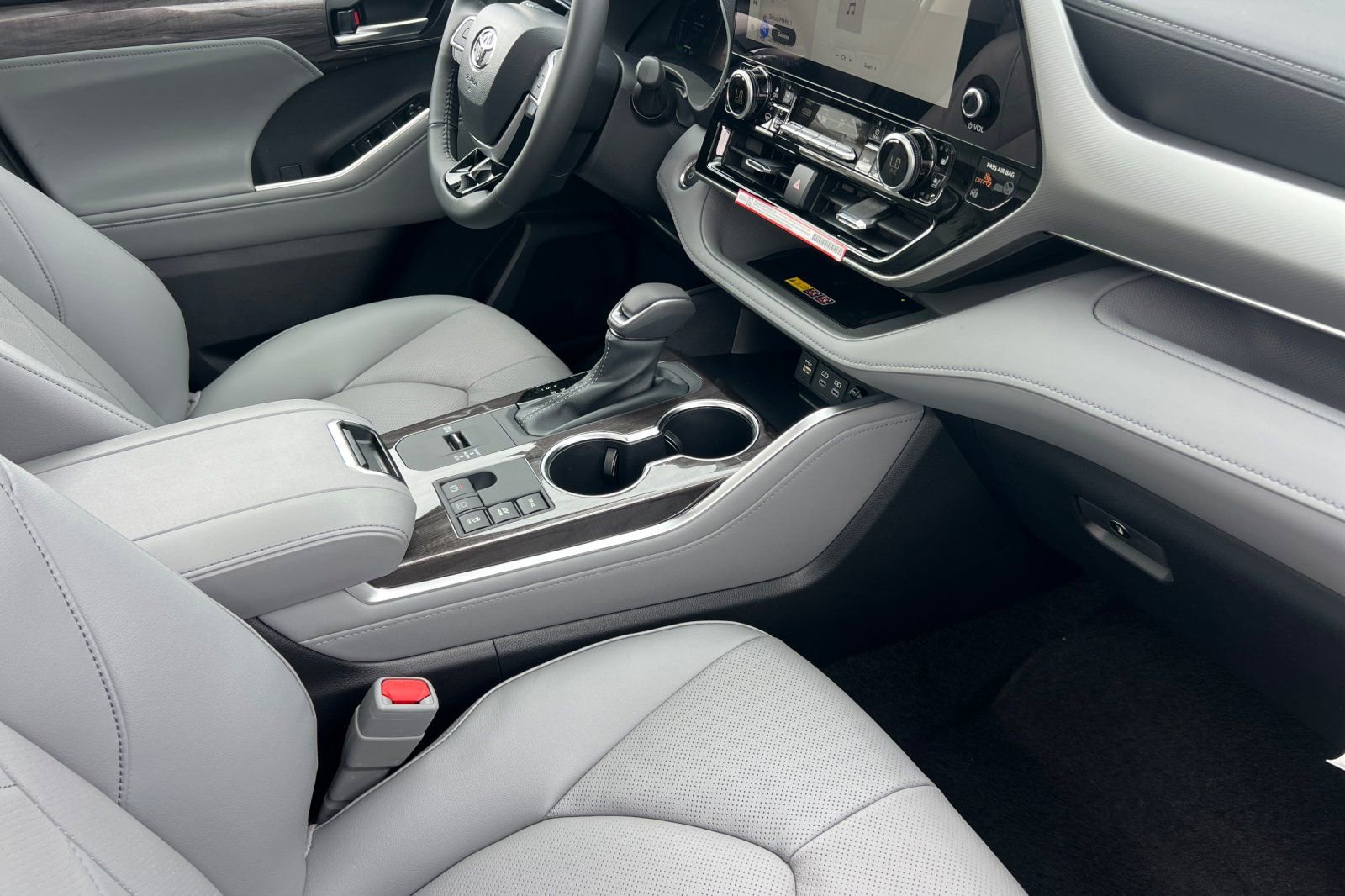 New 2026 Toyota Highlander Platinum image 19