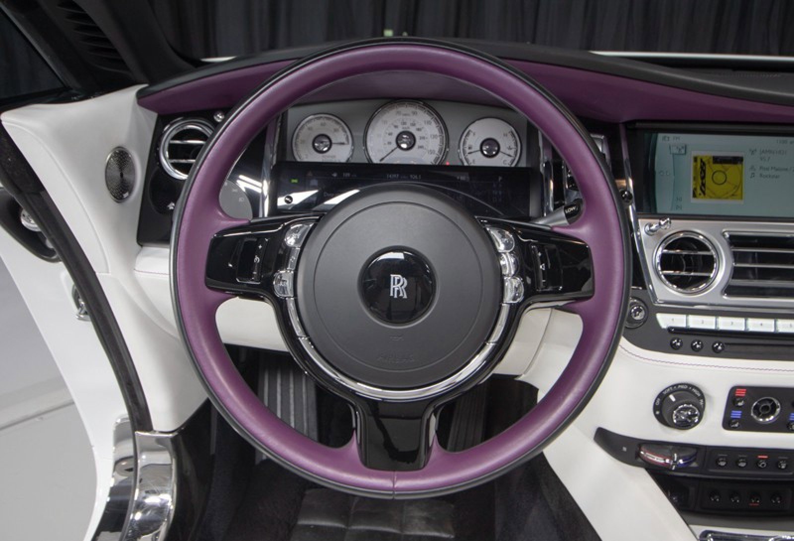 Used 2017 Rolls-Royce Dawn image 28