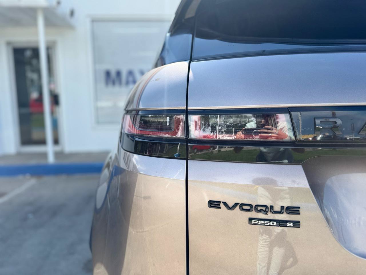 Used 2020 Land Rover Range Rover Evoque S AWD/4WD image 37