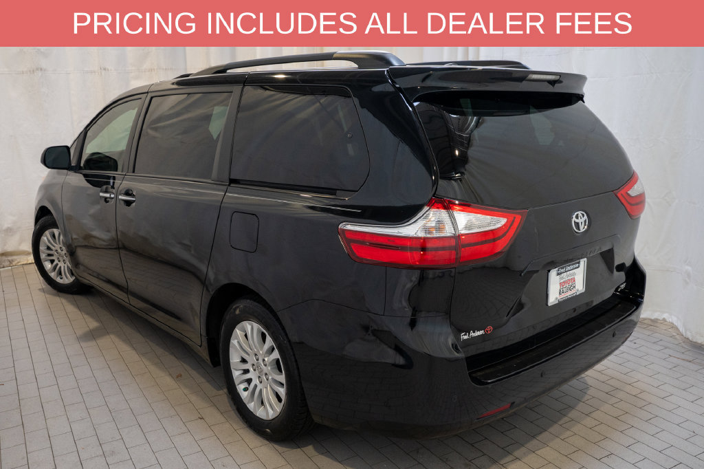 Used 2016 Toyota Sienna XLE Premium FWD image 3