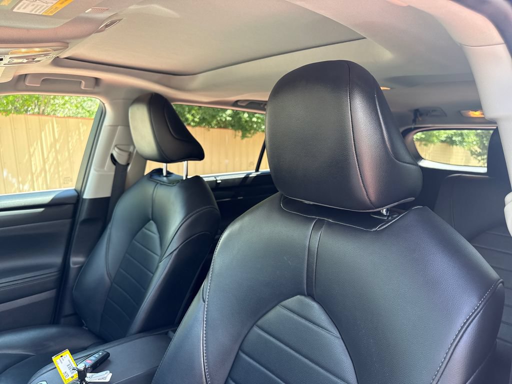 Used 2021 Toyota Highlander XLE AWD/4WD image 11