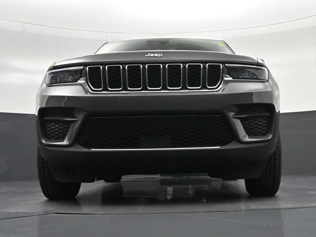 Used 2023 Jeep Grand Cherokee Laredo RWD image 32