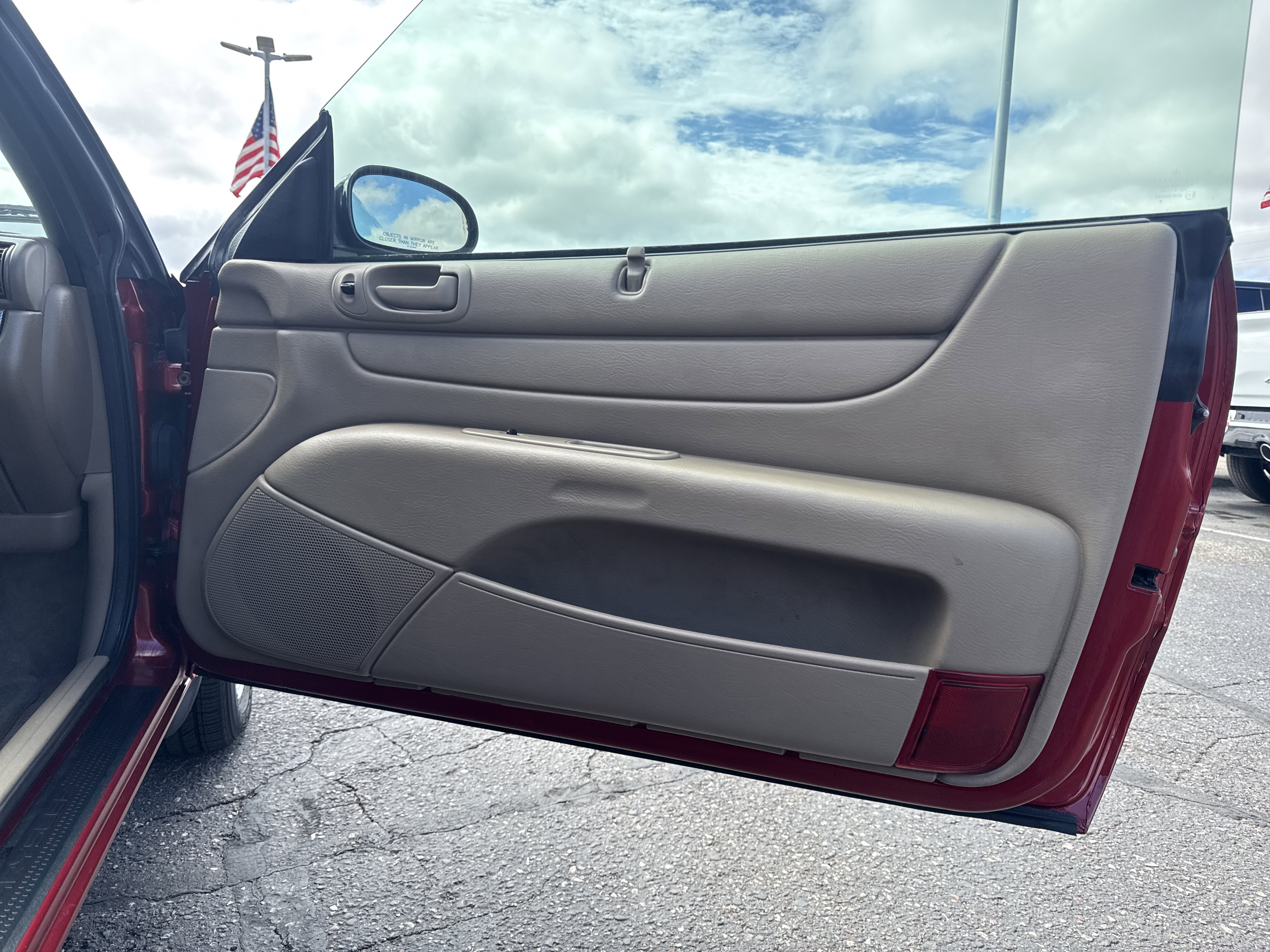 Used 2003 Chrysler Sebring GTC image 26