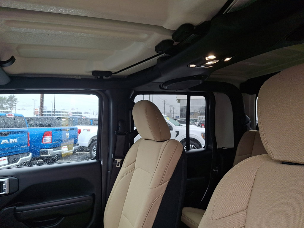 Used 2022 Jeep Gladiator Willys image 24