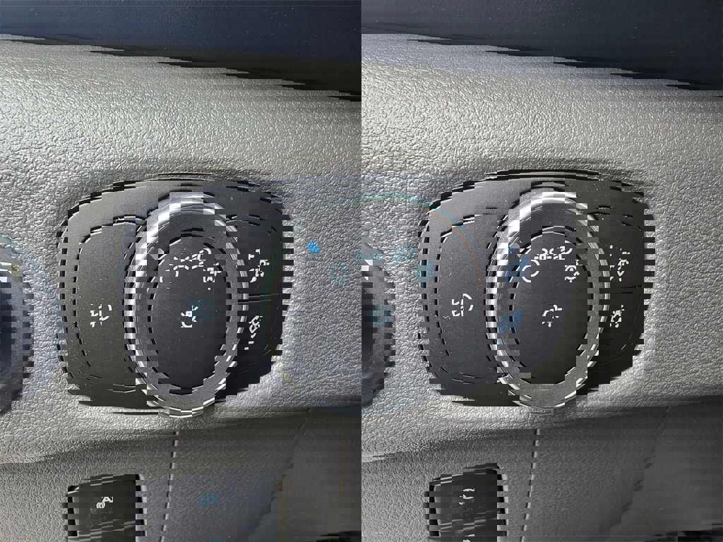 Used 2023 Ford E-Transit Low Roof image 17