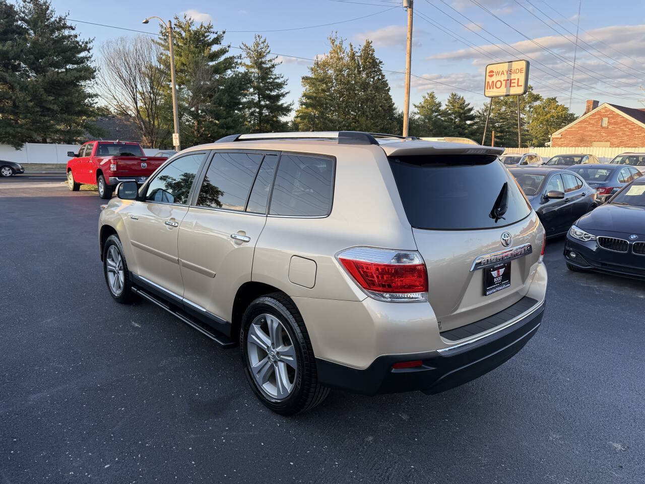 Used 2012 Toyota Highlander Limited w/ Tow Pkg AWD/4WD image 5