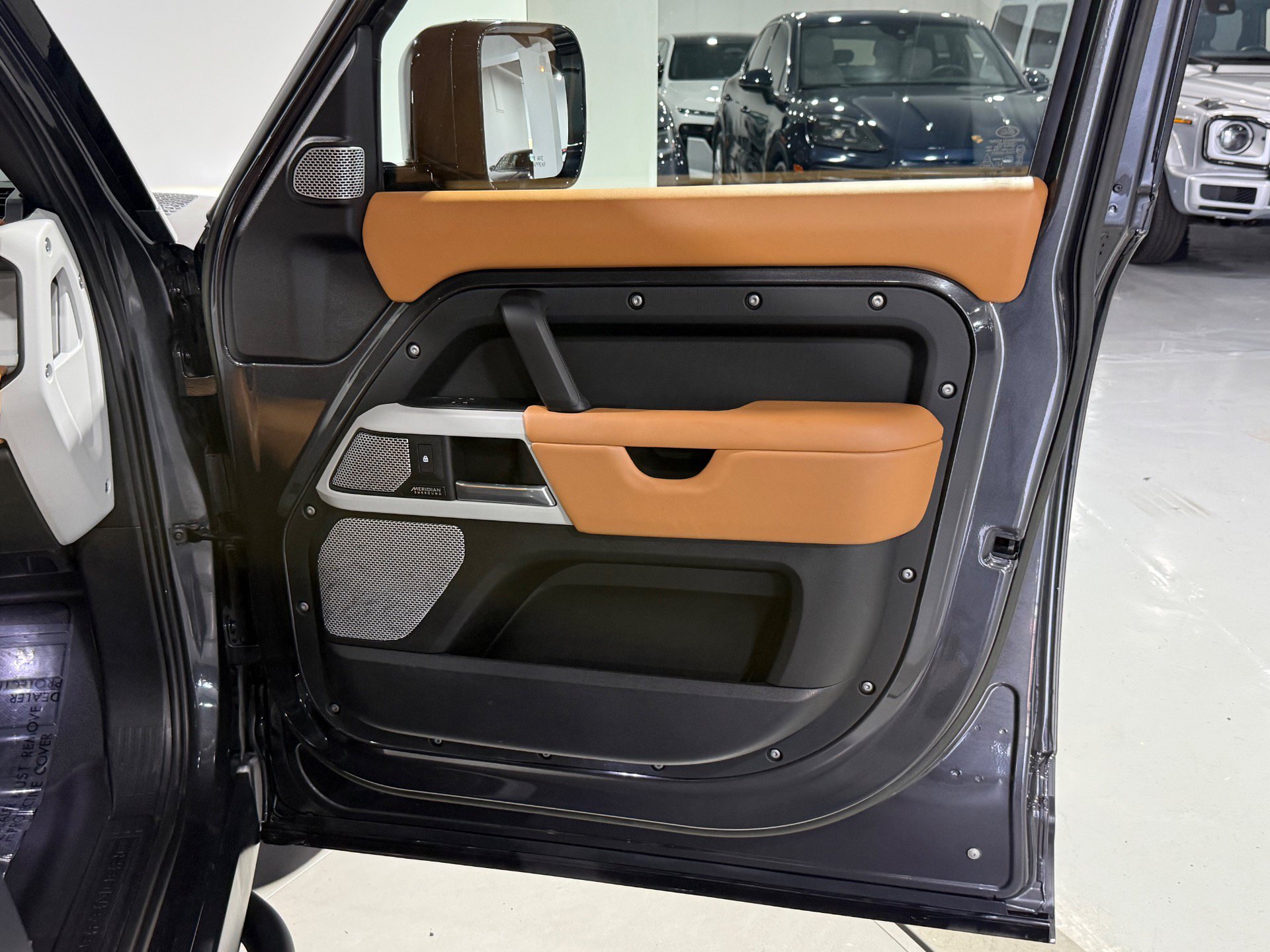 Used 2023 Land Rover Defender 130 SE AWD/4WD image 40