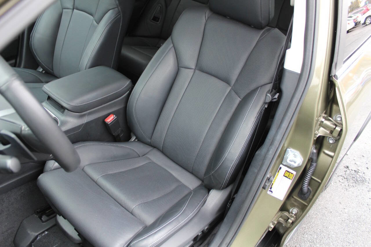Used 2025 Subaru Outback Limited XT image 3