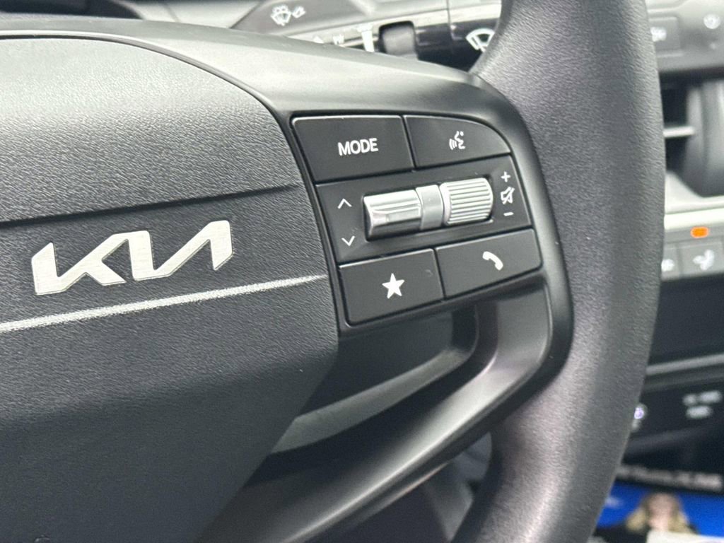 Used 2025 Kia K4 FWD image 23