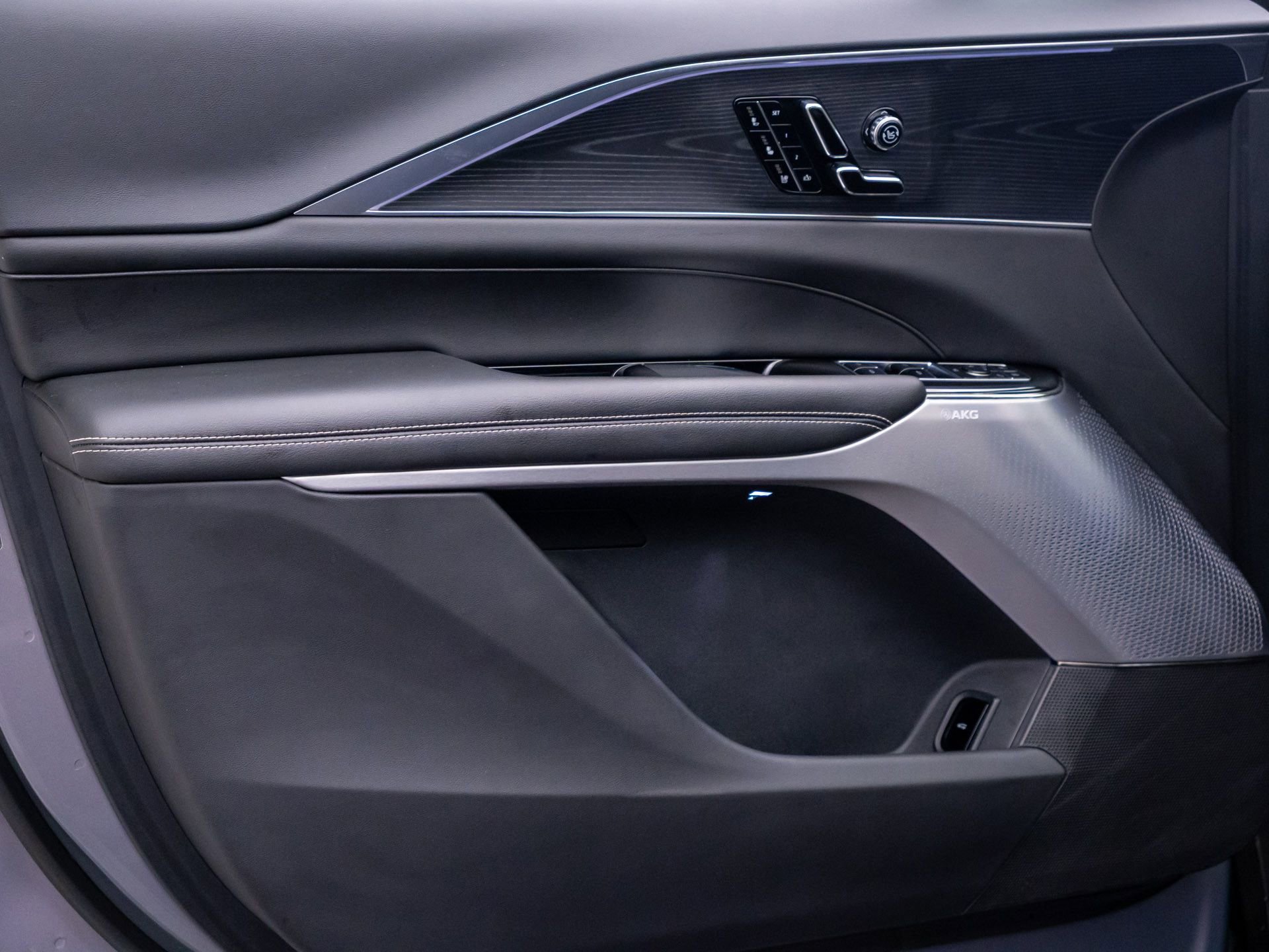 Certified 2025 Cadillac Lyriq Luxury w/ LPO, Floor Liner Package AWD/4WD image 15