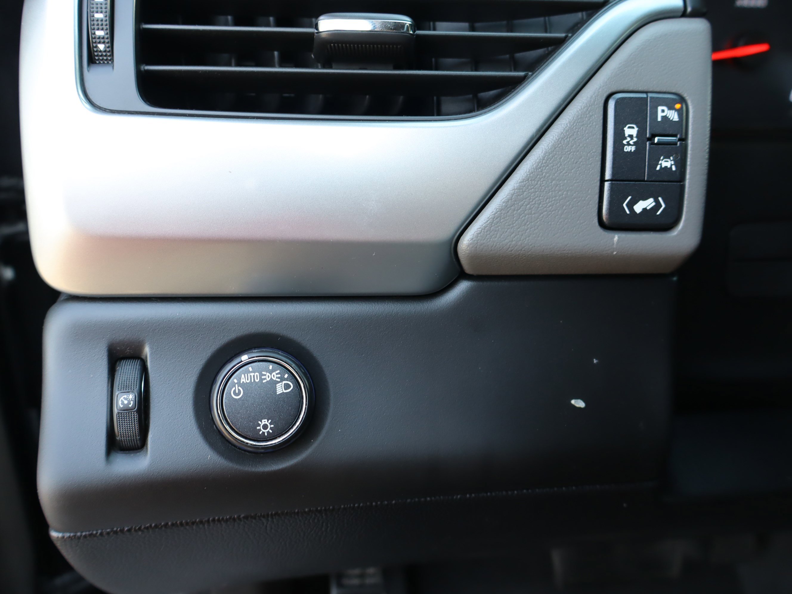 Used 2016 Chevrolet Tahoe LT RWD image 19