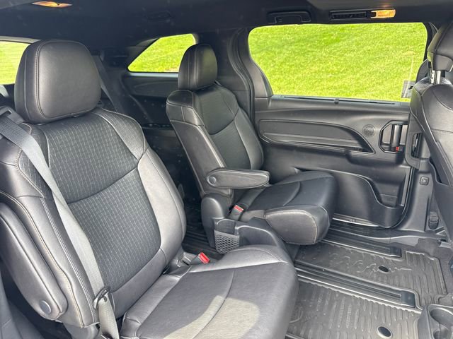 Certified 2025 Toyota Sienna XLE Woodland Edition image 14