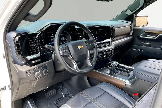 Used 2025 Chevrolet Silverado 1500 High Country w/ Technology Package AWD/4WD image 12
