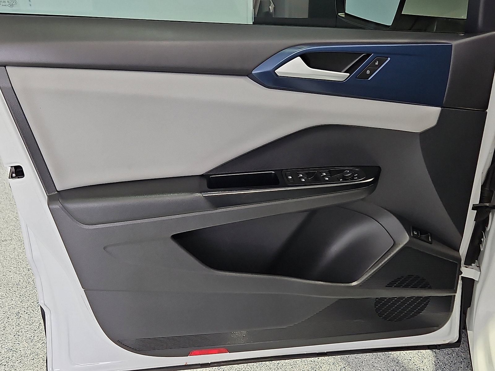 Certified 2022 Volkswagen Taos SE image 12