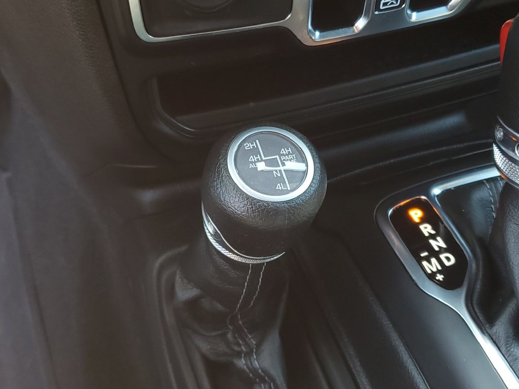 Used 2024 Jeep Wrangler Unlimited w/ Convenience Group AWD/4WD image 18