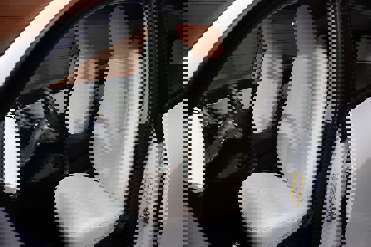 Used 2022 Tesla Model Y Long Range image 19