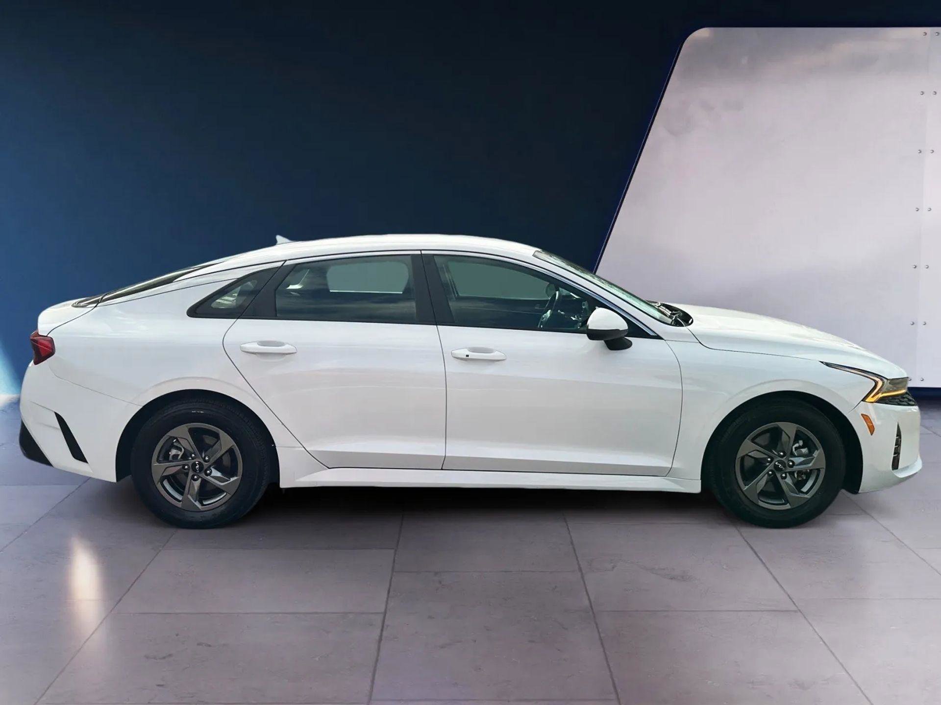 Used 2022 Kia K5 LXS FWD image 6