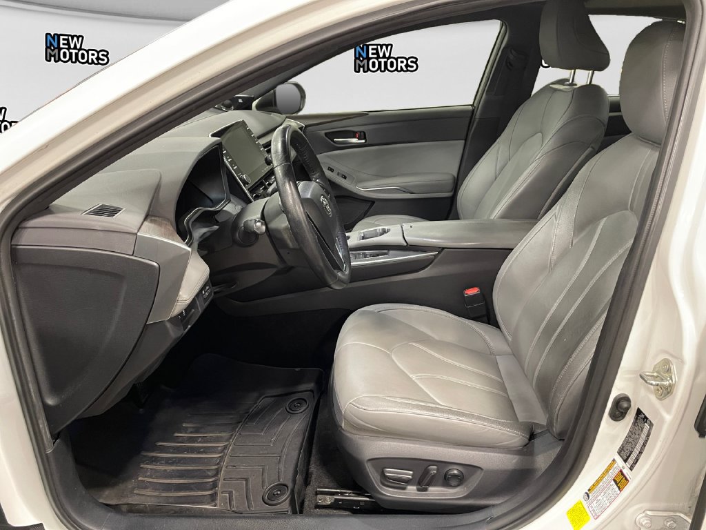 Used 2021 Toyota Avalon XLE w/ Moonroof Package FWD image 9