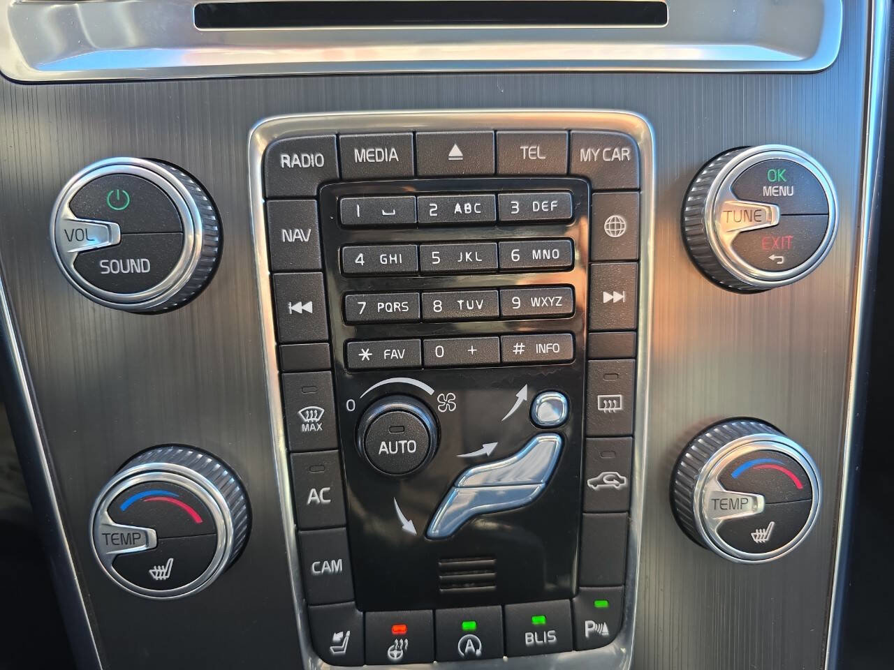 Used 2016 Volvo XC60 T6 w/ Protection Package image 19