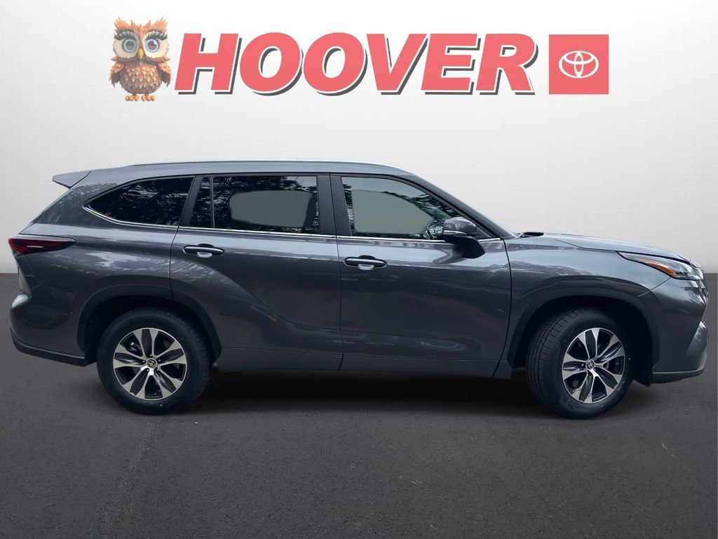 Used 2024 Toyota Highlander XLE image 2