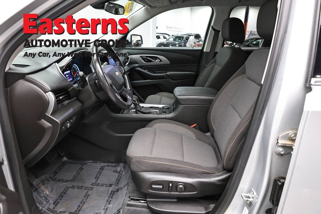 Used 2021 Chevrolet Traverse LT image 14