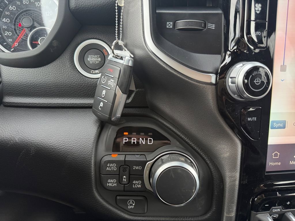 New 2026 RAM 1500 4x4 Crew Cab image 30