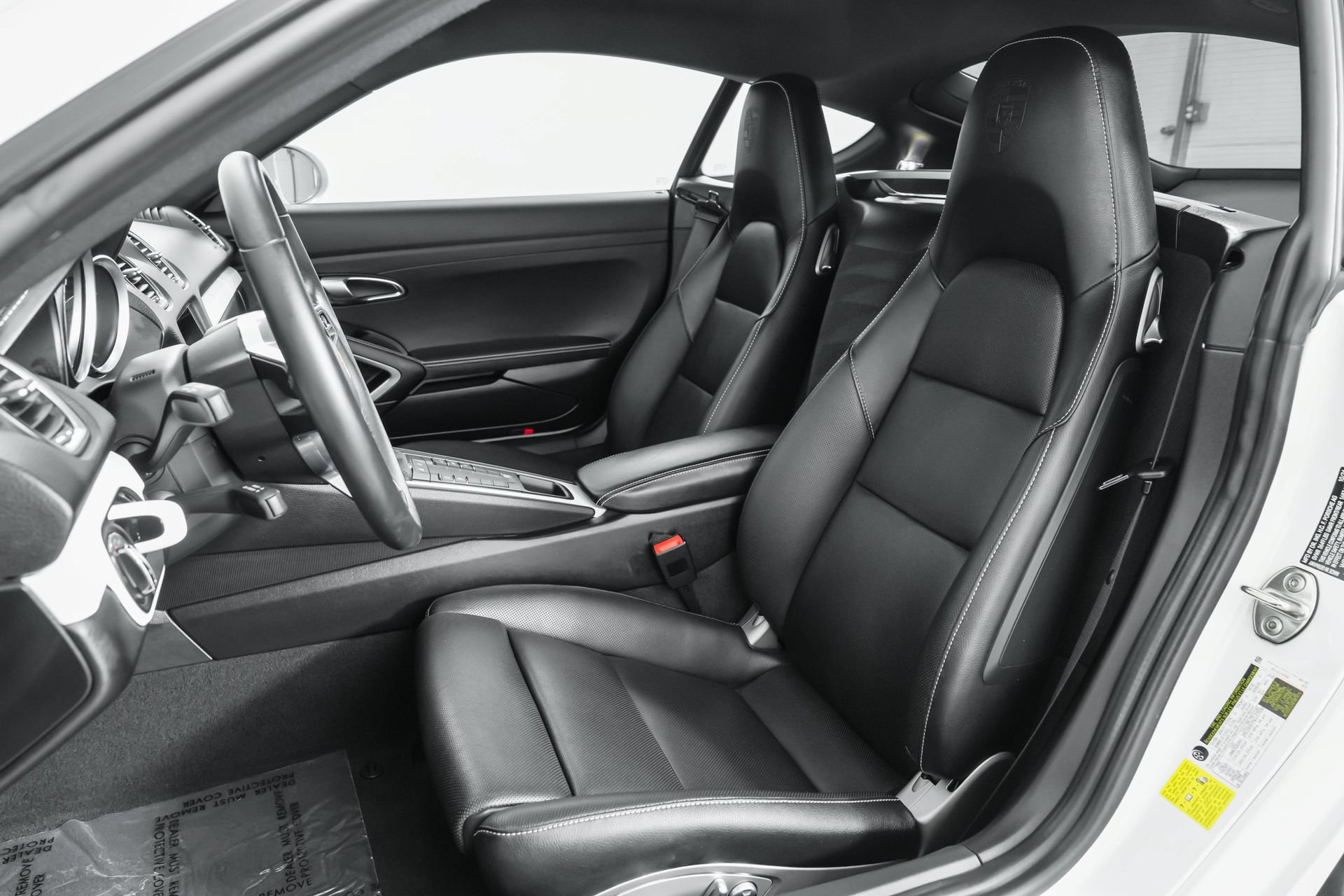 Used 2025 Porsche 718 Cayman RWD image 3