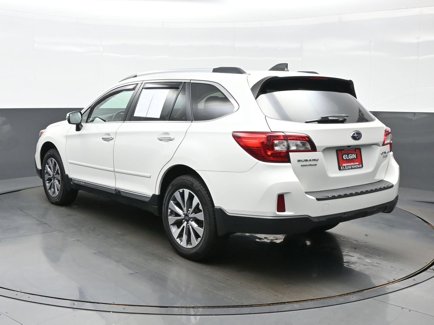 Used 2017 Subaru Outback 2.5i Touring w/ Popular Package #5A AWD/4WD image 4