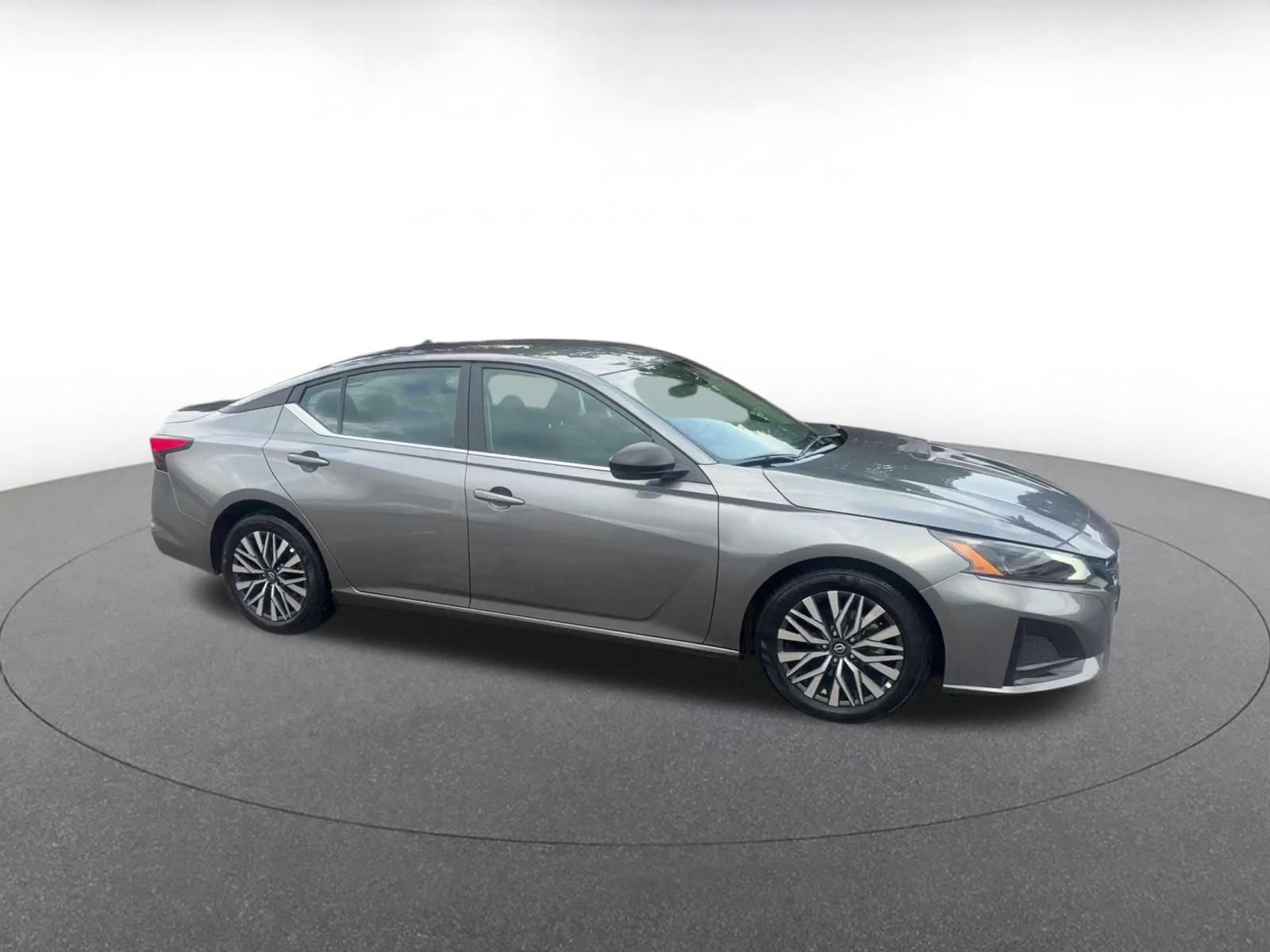 Used 2026 Nissan Altima 2.5 SV FWD image 2