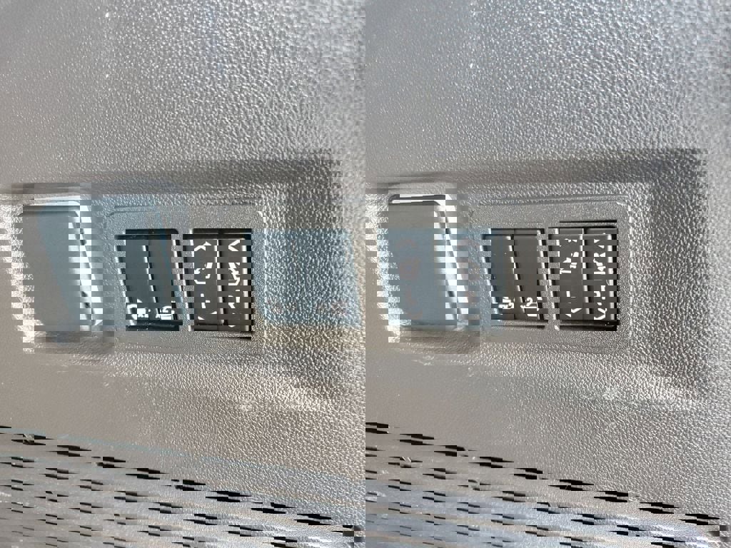 Used 2022 Chevrolet Tahoe Z71 w/ Luxury Package image 32