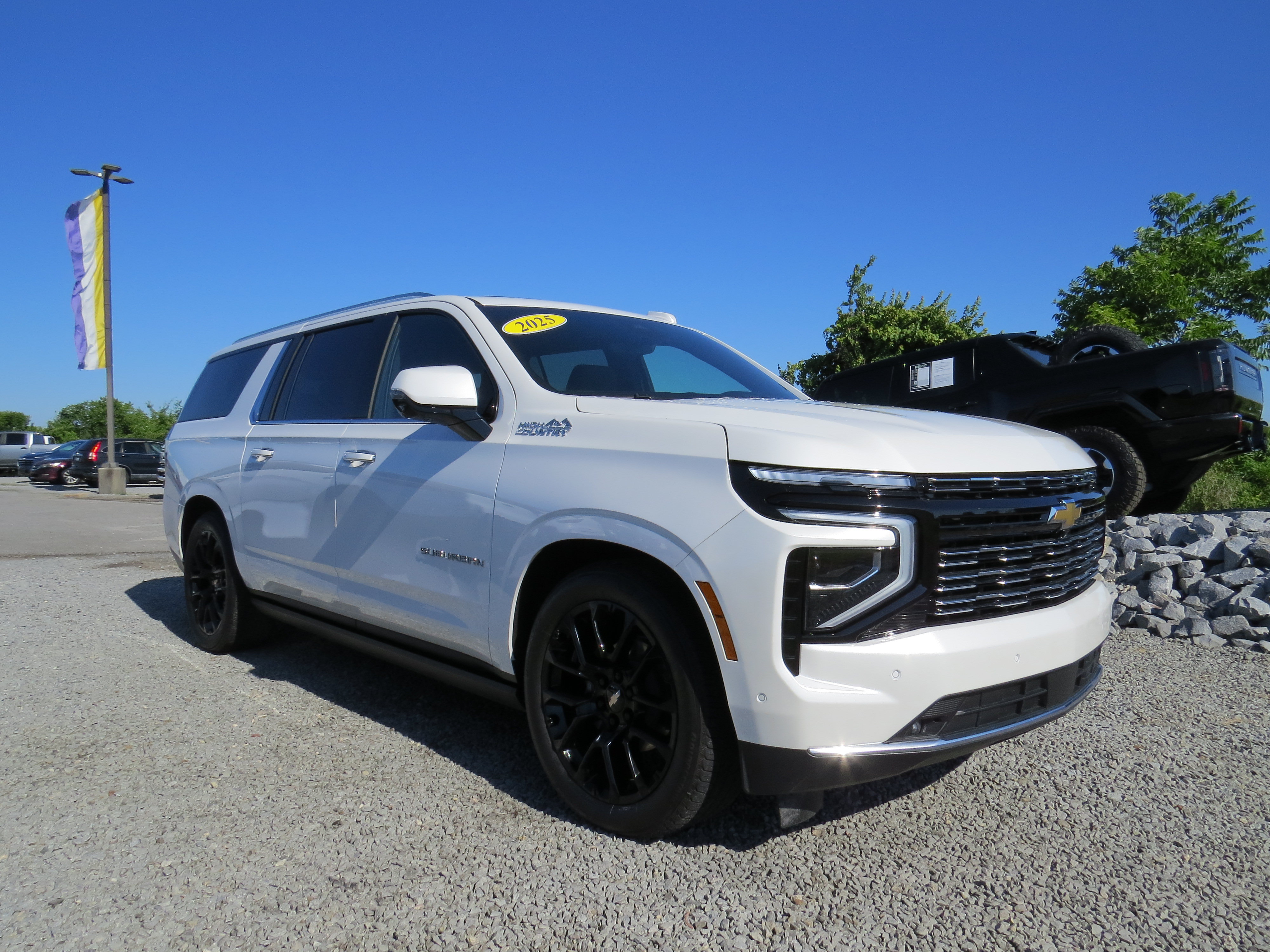 Used 2025 Chevrolet Suburban High Country AWD/4WD image 11