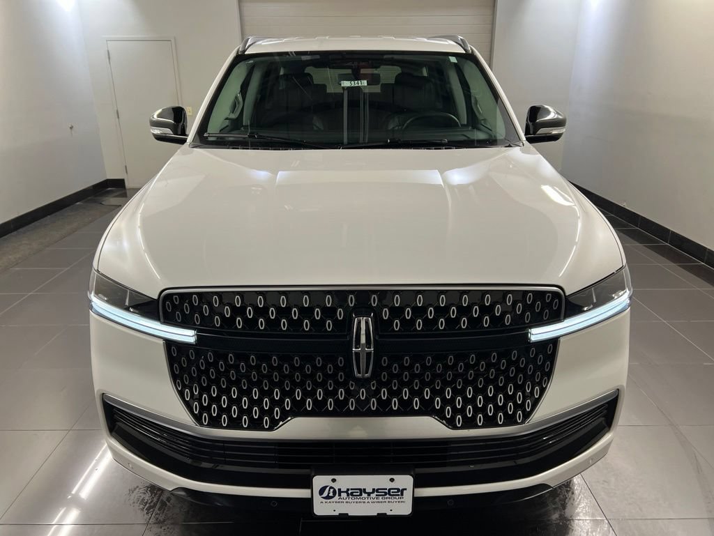 Used 2026 Lincoln Navigator Premiere AWD/4WD image 2