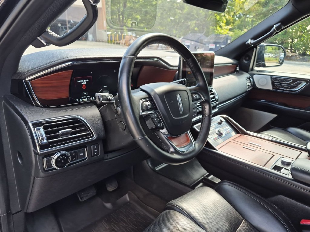 Used 2020 Lincoln Navigator L Reserve w/ Equipment Group 208A Reserve AWD/4WD image 16
