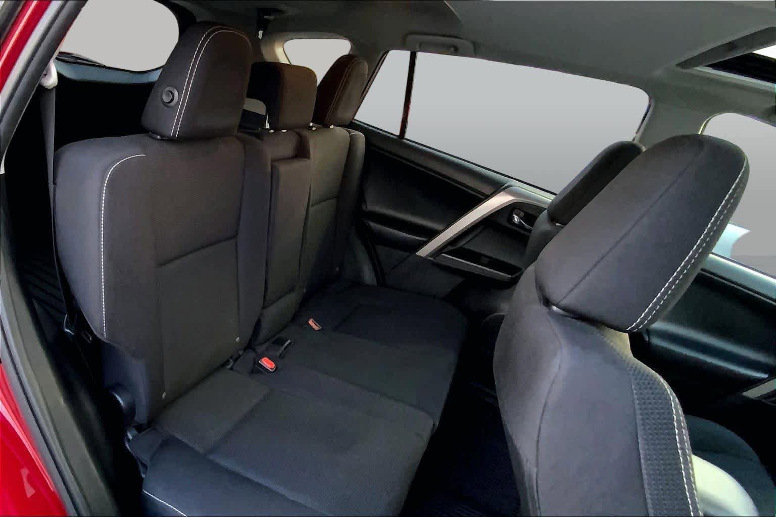 Used 2018 Toyota RAV4 XLE AWD/4WD image 19