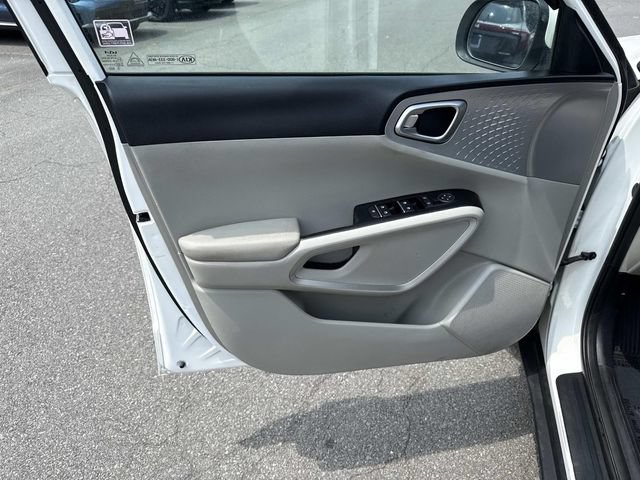 Used 2022 Kia Soul LX w/ Technology Package FWD image 13