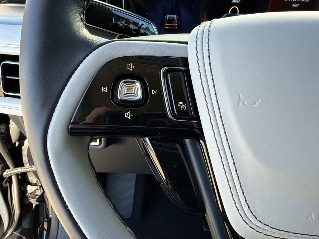 New 2026 Lincoln Aviator AWD image 31